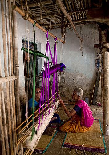 The Art of Saree Weaving: From Threads to Masterpieces