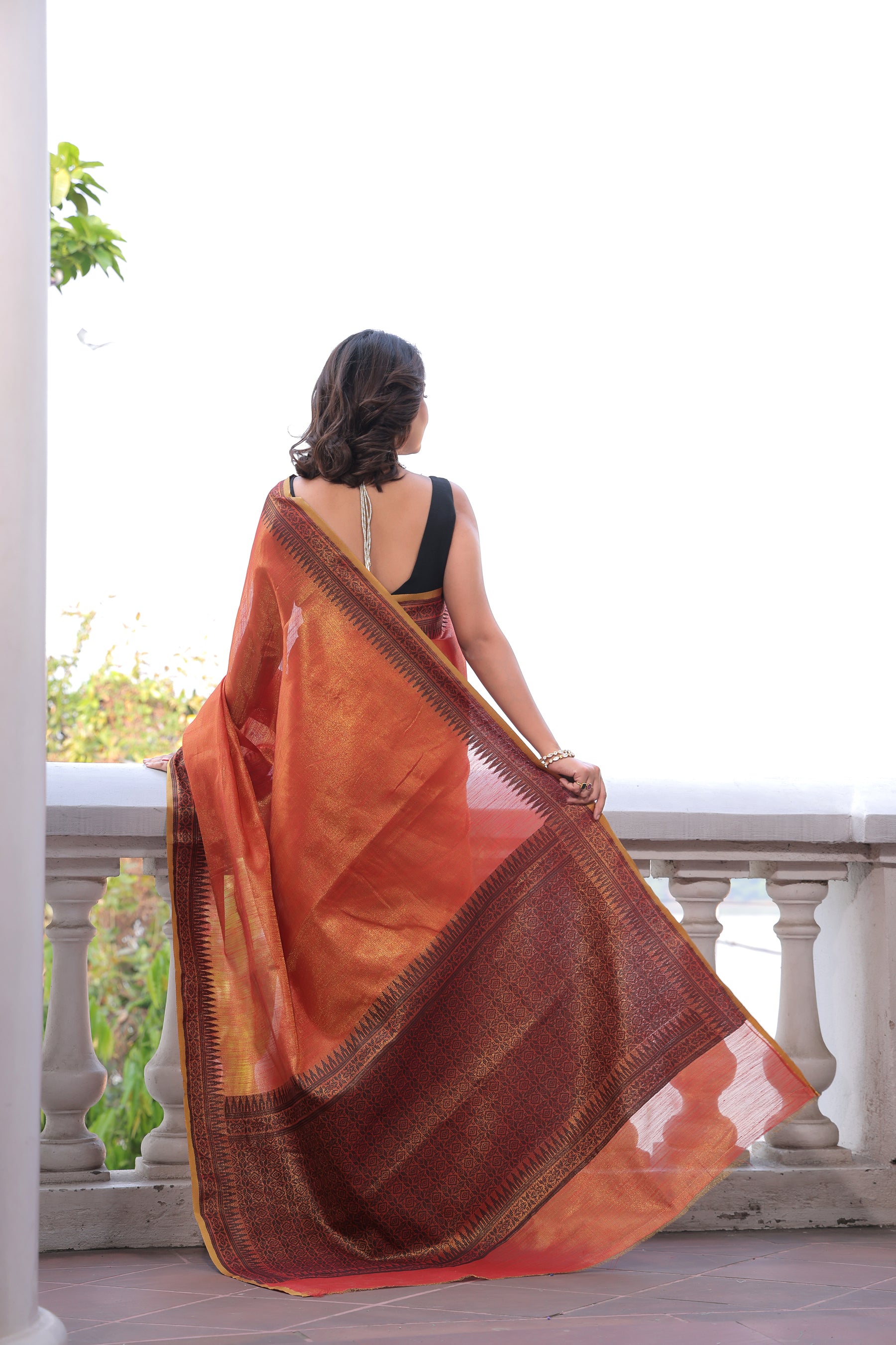 Linen Tissue Silk Saree with Handloom Style Pallu & Weaving Border