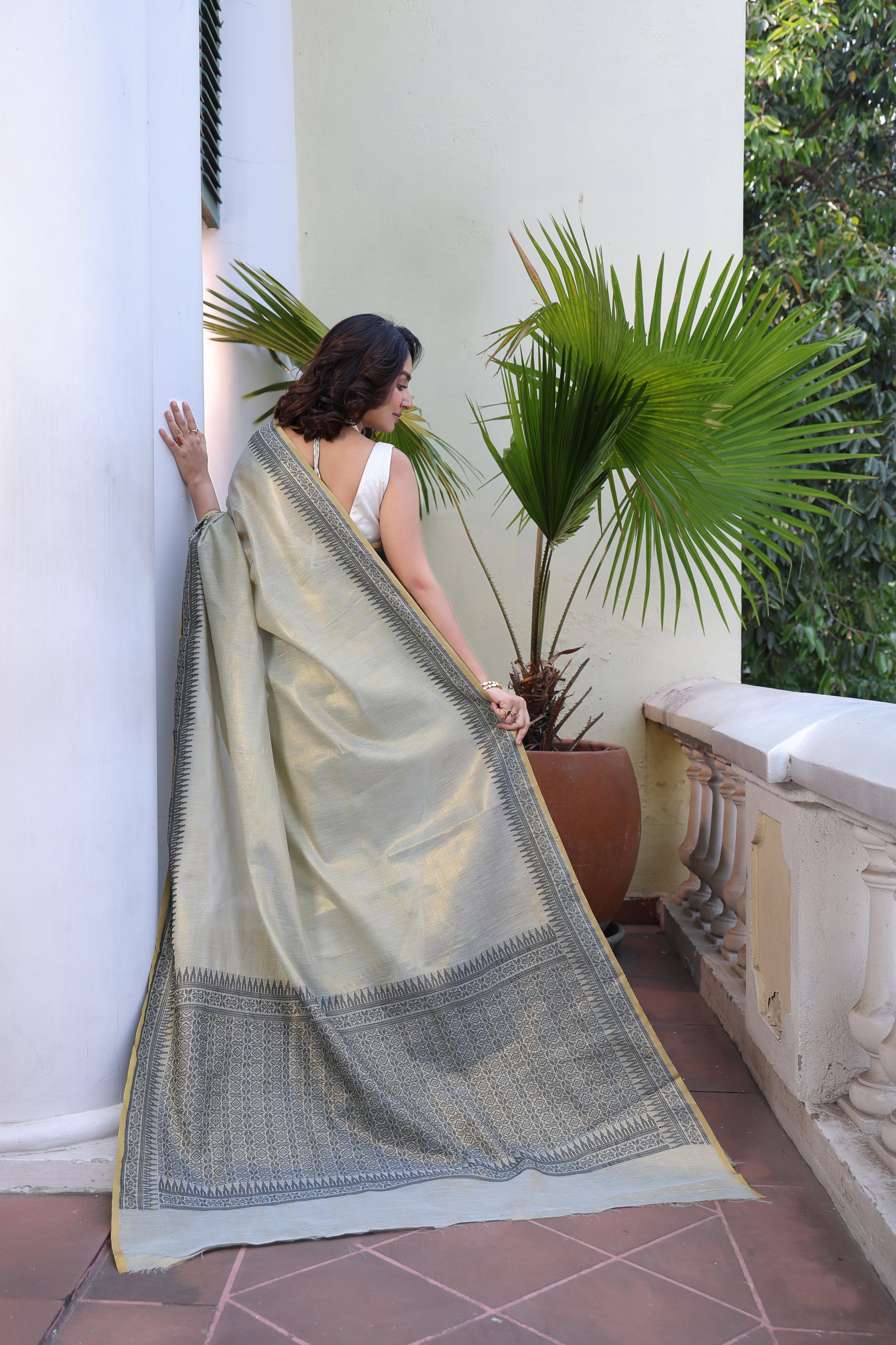 Linen Tissue Silk Saree with Handloom Style Pallu & Weaving Border