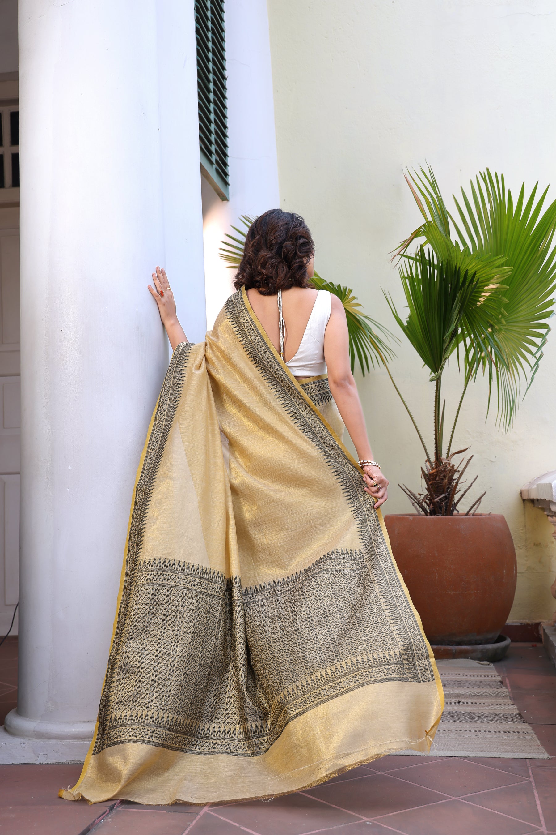Linen Tissue Silk Saree with Handloom Style Pallu & Weaving Border