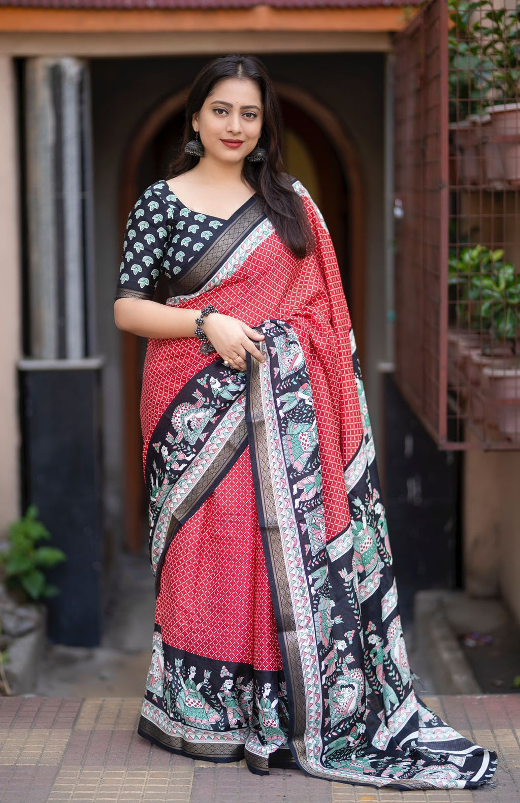 Cotton Crape Pashmina Printed Saree – Red & Black | Soft Cotton Crape with Zari Pattu Border & Running Printed Blouse | Best Seller