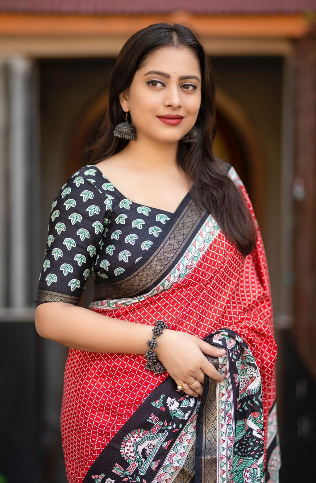 Cotton Crape Pashmina Printed Saree – Red & Black | Soft Cotton Crape with Zari Pattu Border & Running Printed Blouse | Best Seller