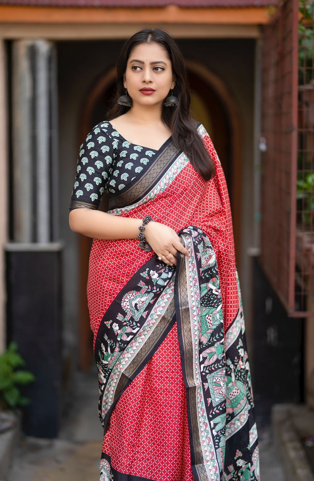 Cotton Crape Pashmina Printed Saree – Red & Black | Soft Cotton Crape with Zari Pattu Border & Running Printed Blouse | Best Seller