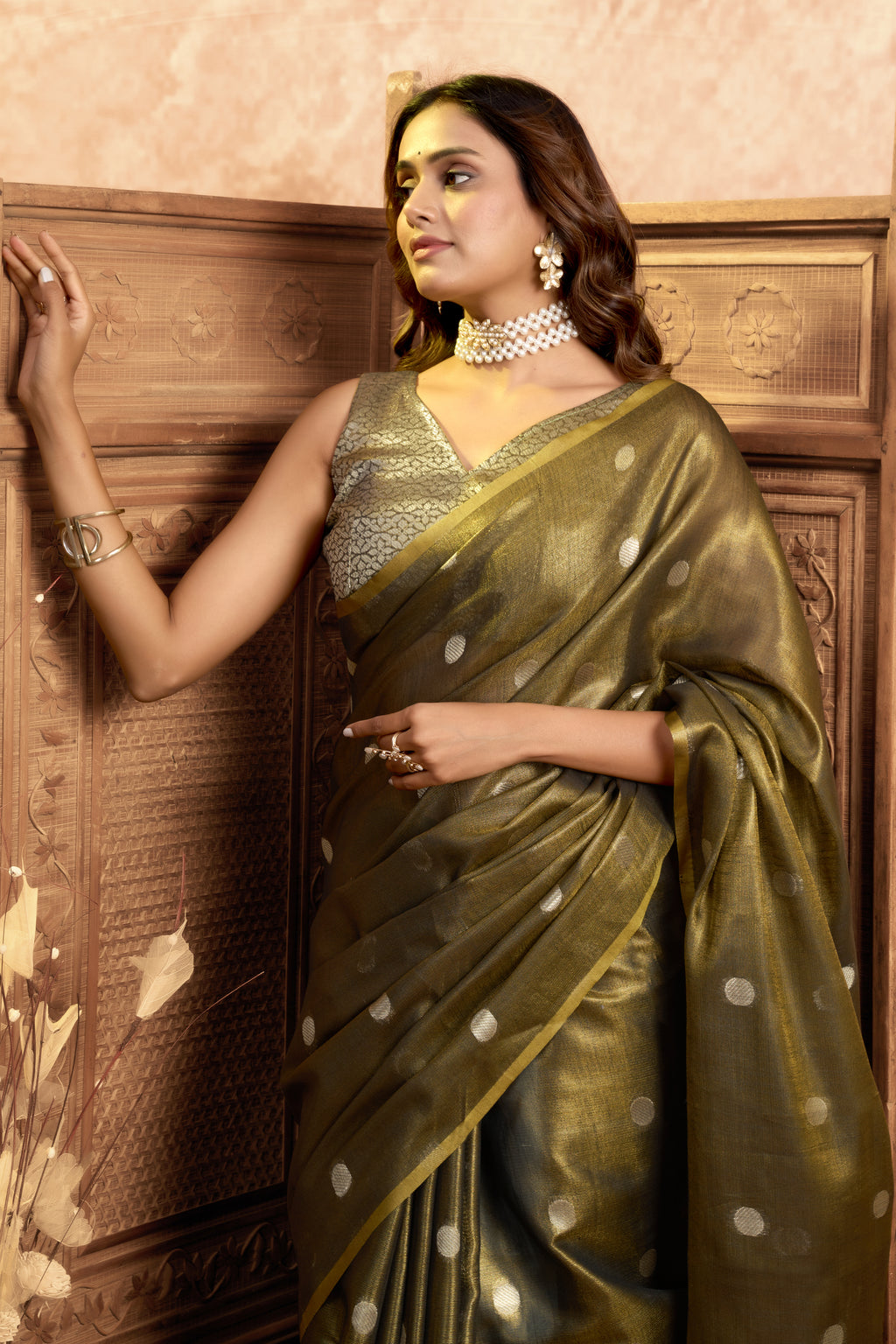 Pure Linen Silk Saree with All-Over Pola Weave & Detailed Pallu Border
