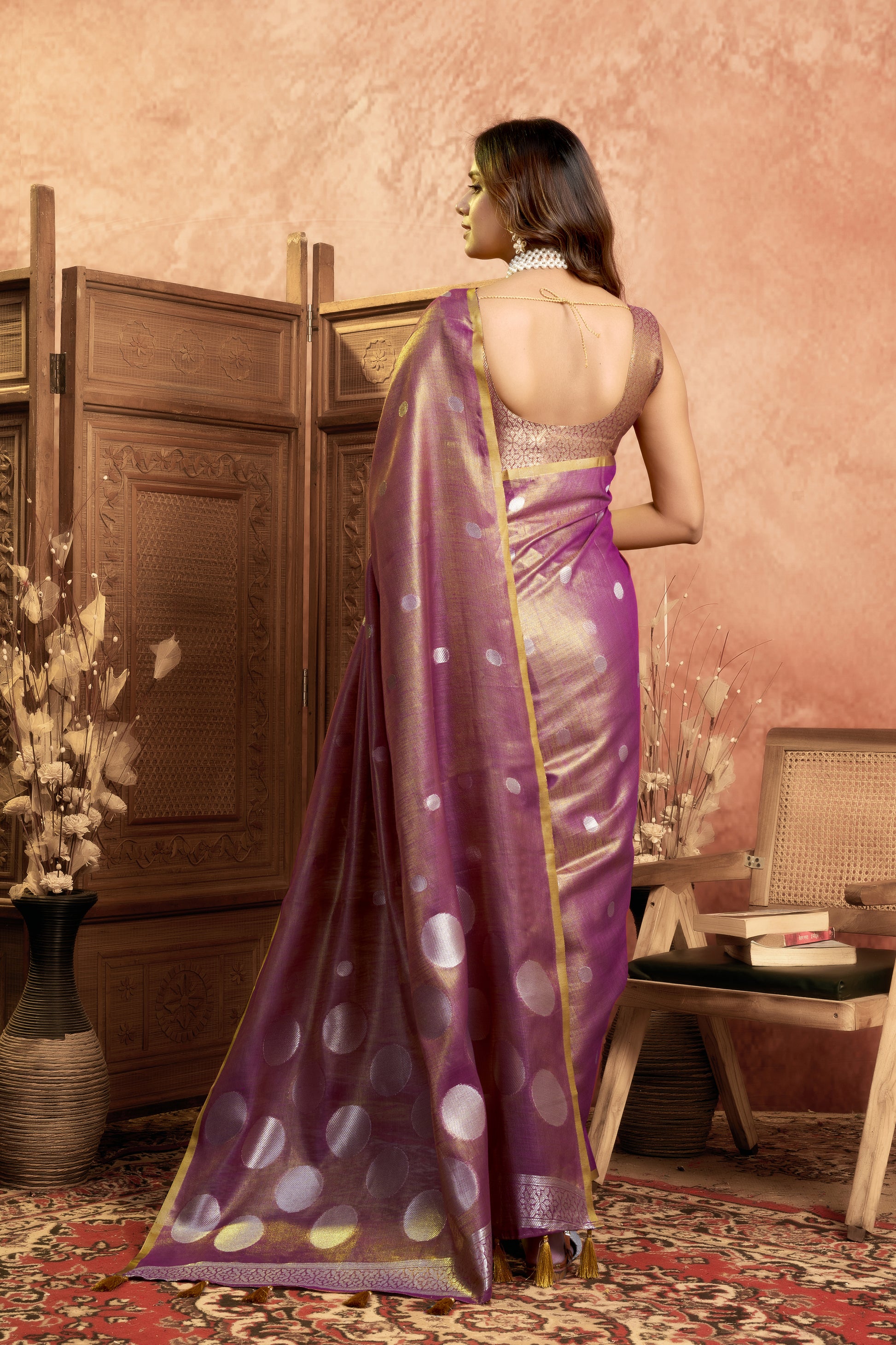 Pure Linen Silk Saree with All-Over Pola Weave & Detailed Pallu Border