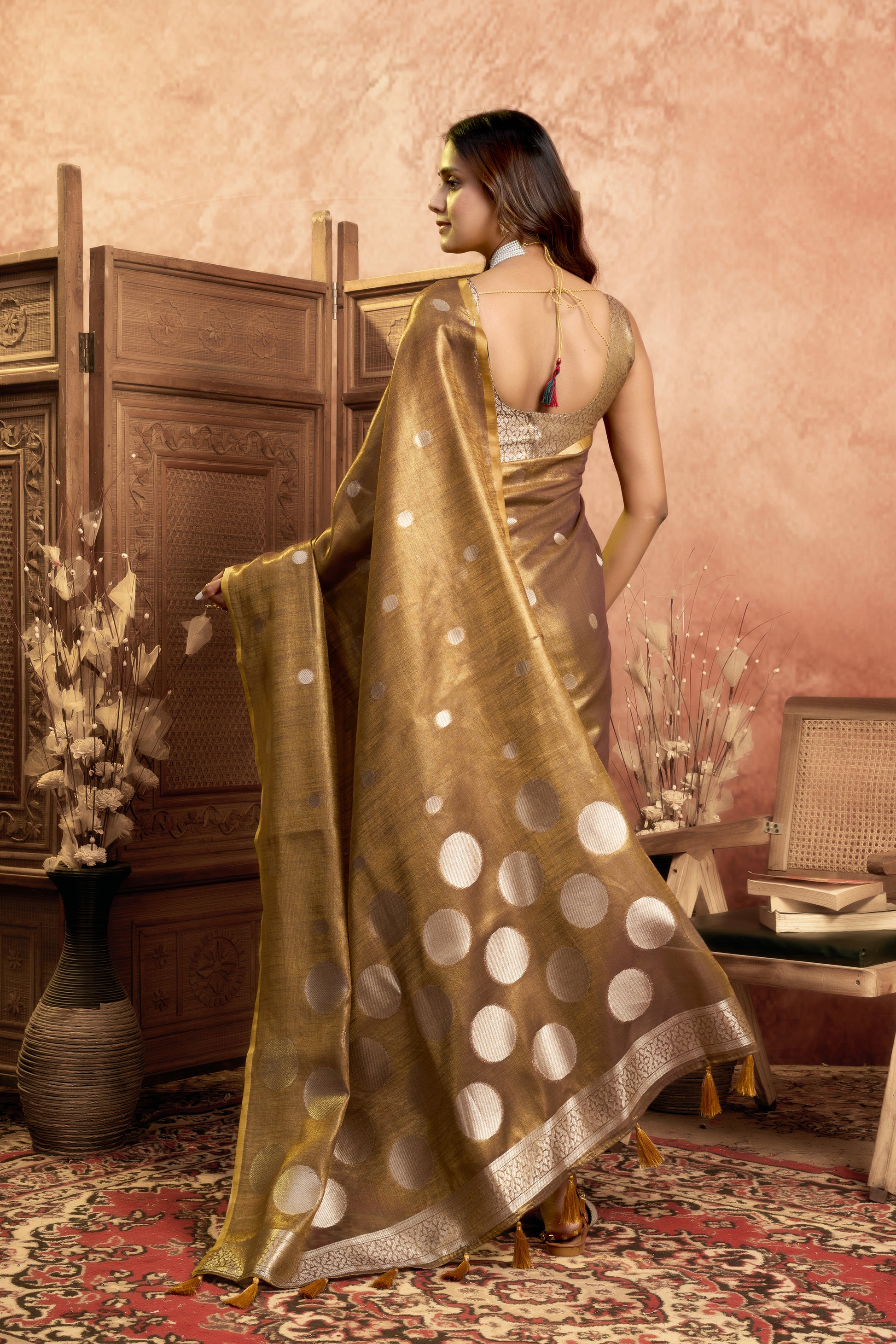 Pure Linen Silk Saree with All-Over Pola Weave & Detailed Pallu Border