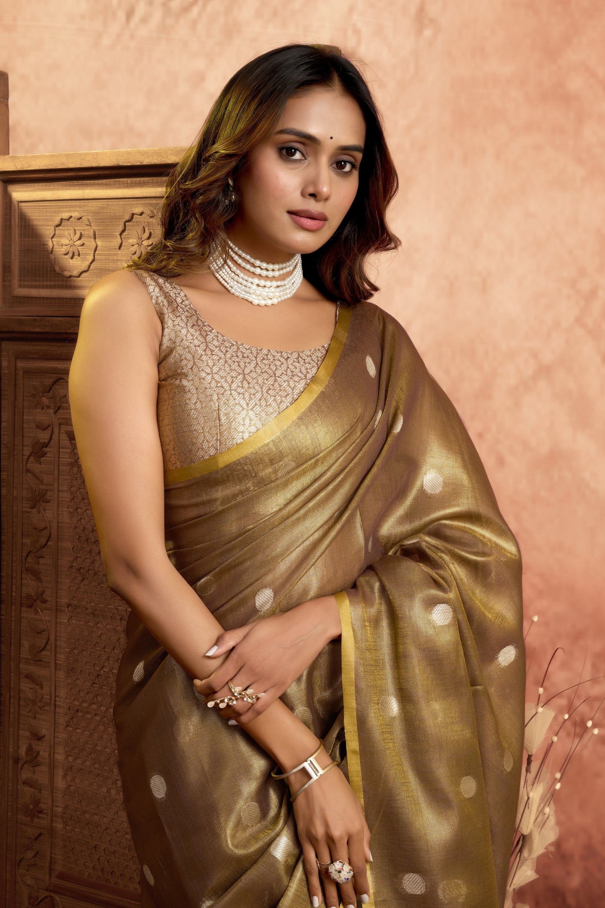 Pure Linen Silk Saree with All-Over Pola Weave & Detailed Pallu Border