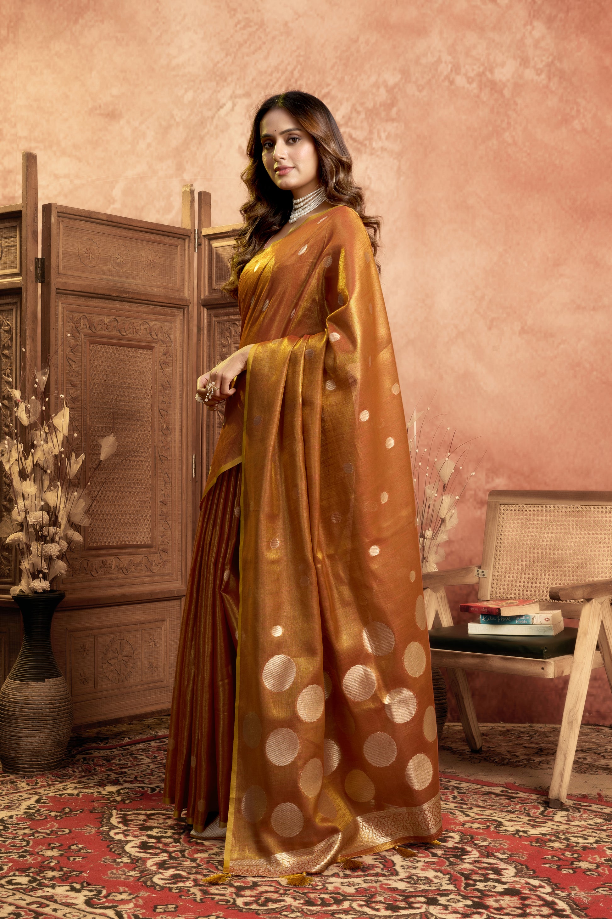 Pure Linen Silk Saree with All-Over Pola Weave & Detailed Pallu Border