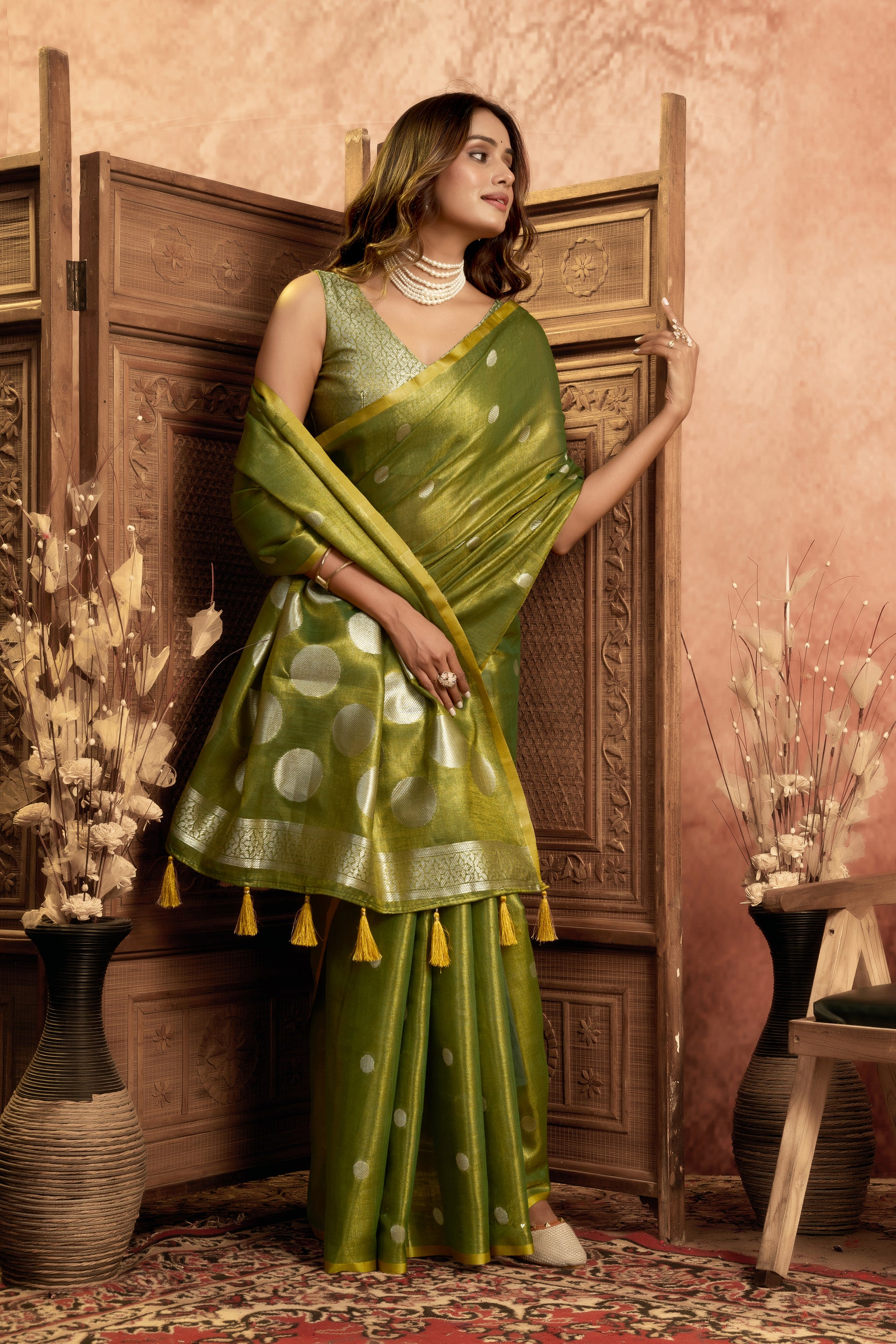 Pure Linen Silk Saree with All-Over Pola Weave & Detailed Pallu Border