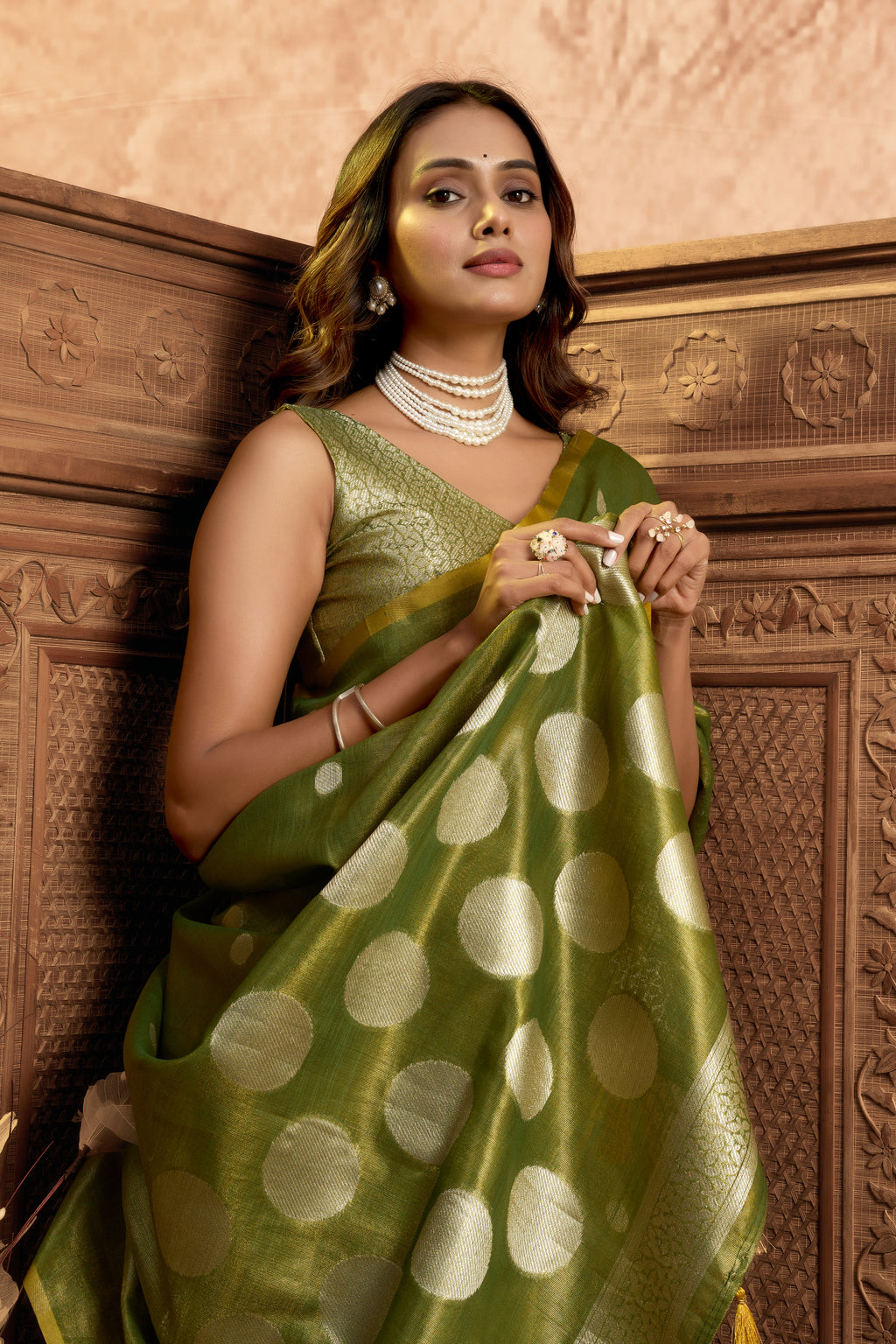 Pure Linen Silk Saree with All-Over Pola Weave & Detailed Pallu Border