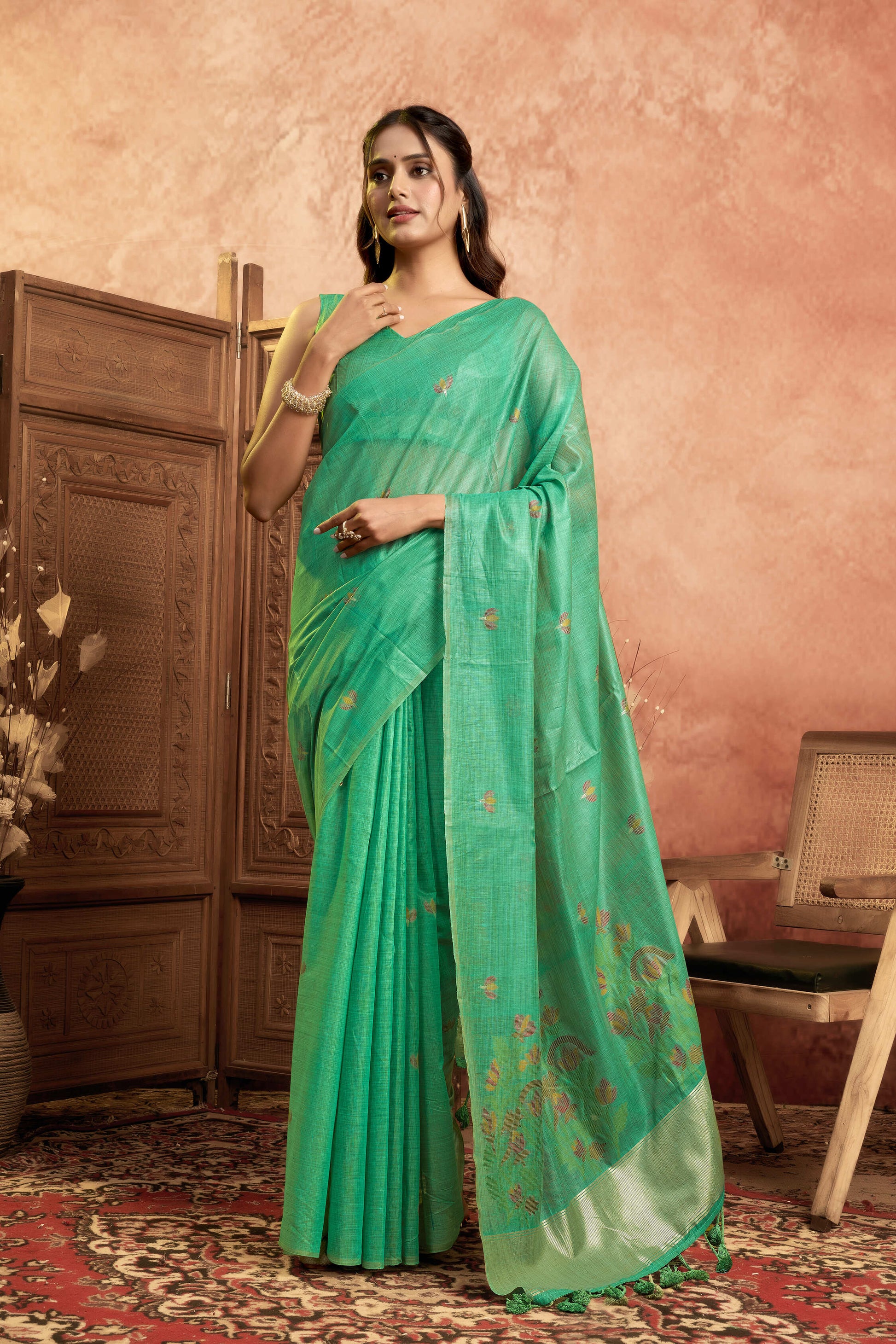 Pure Cotton Jamdani Saree with Zari Pallu Border & Matching Floral Weave Blouse