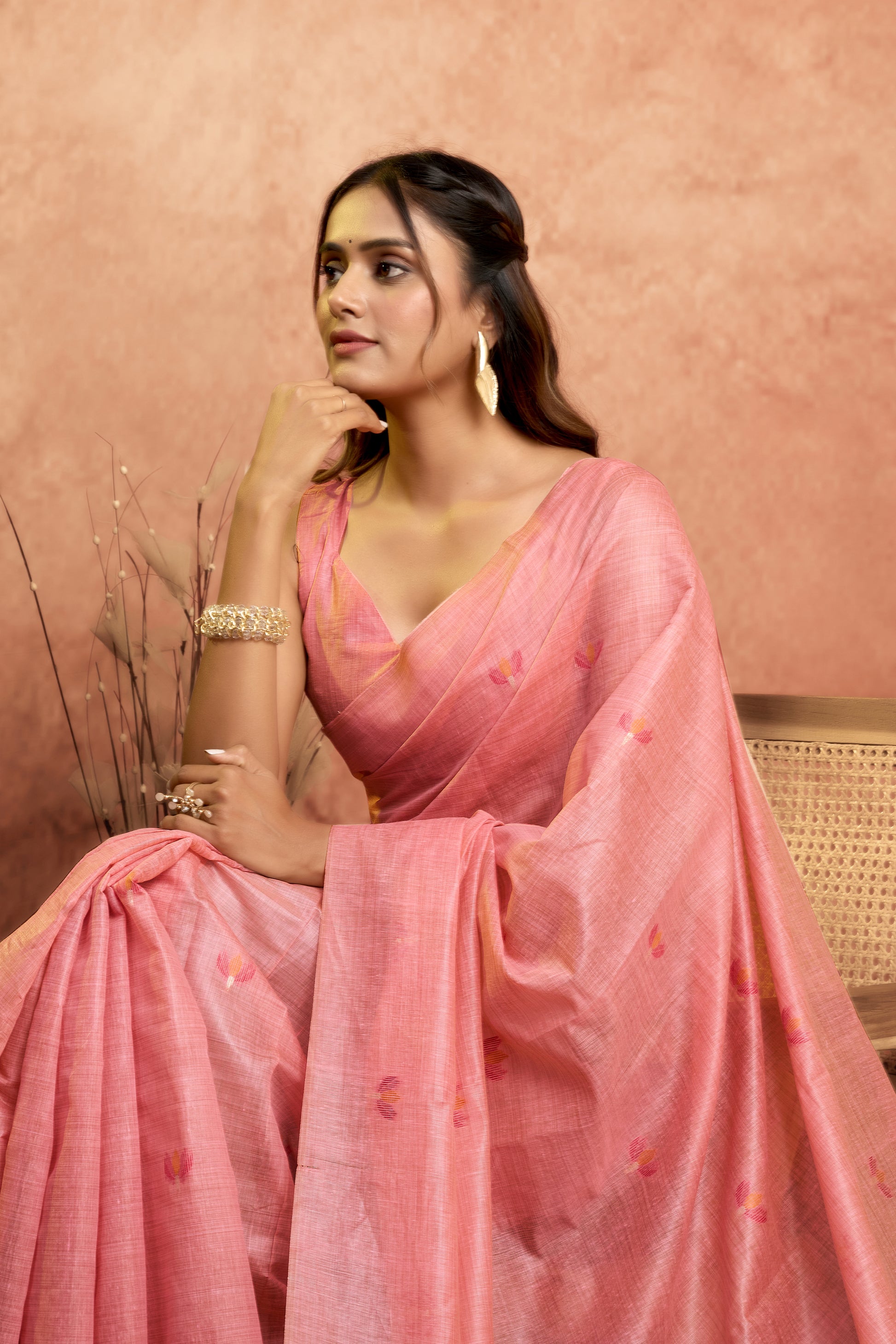 Pure Cotton Jamdani Saree with Zari Pallu Border & Matching Floral Weave Blouse