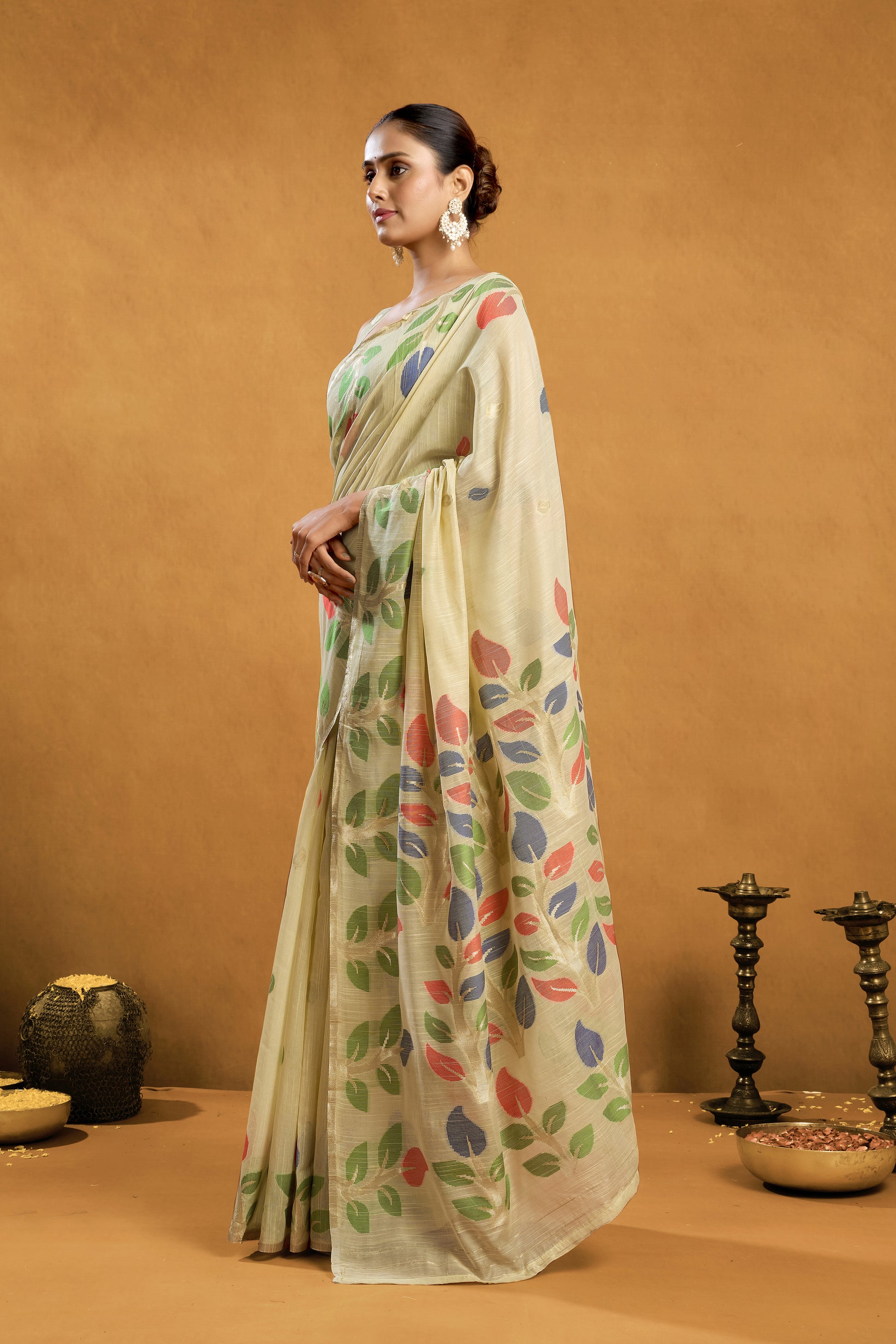 Pure Cotton Spun Floral Jamdani Weave Saree