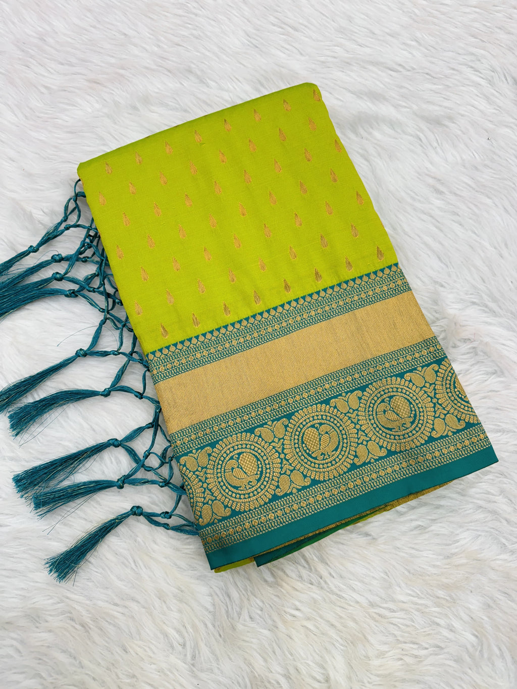 Handwoven Premium Paithani Saree with 1000 Butti & Contrast Pallu