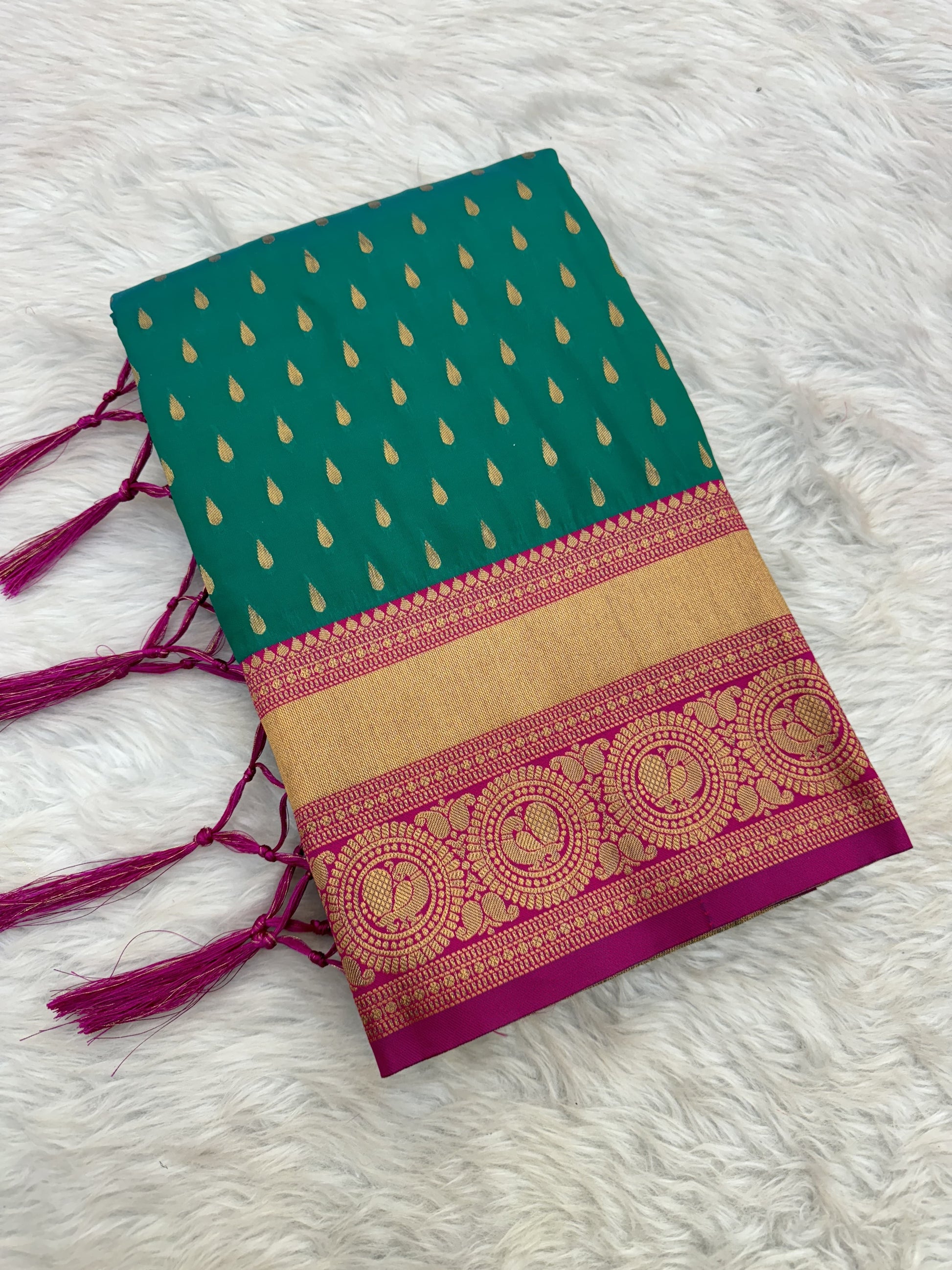 Handwoven Premium Paithani Saree with 1000 Butti & Contrast Pallu