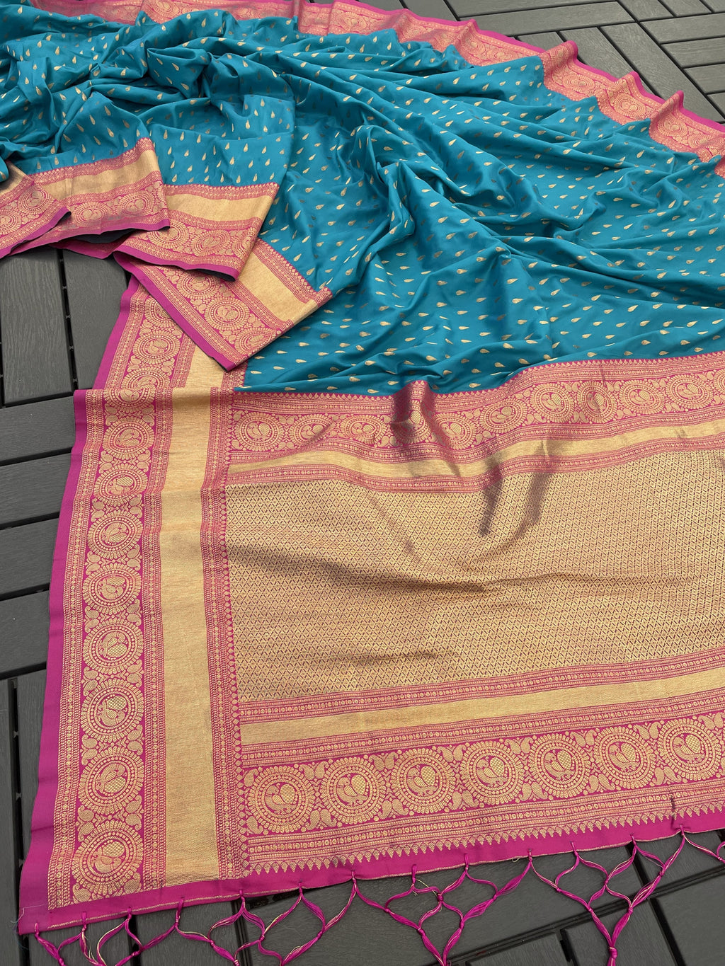 Handwoven Premium Paithani Saree with 1000 Butti & Contrast Pallu