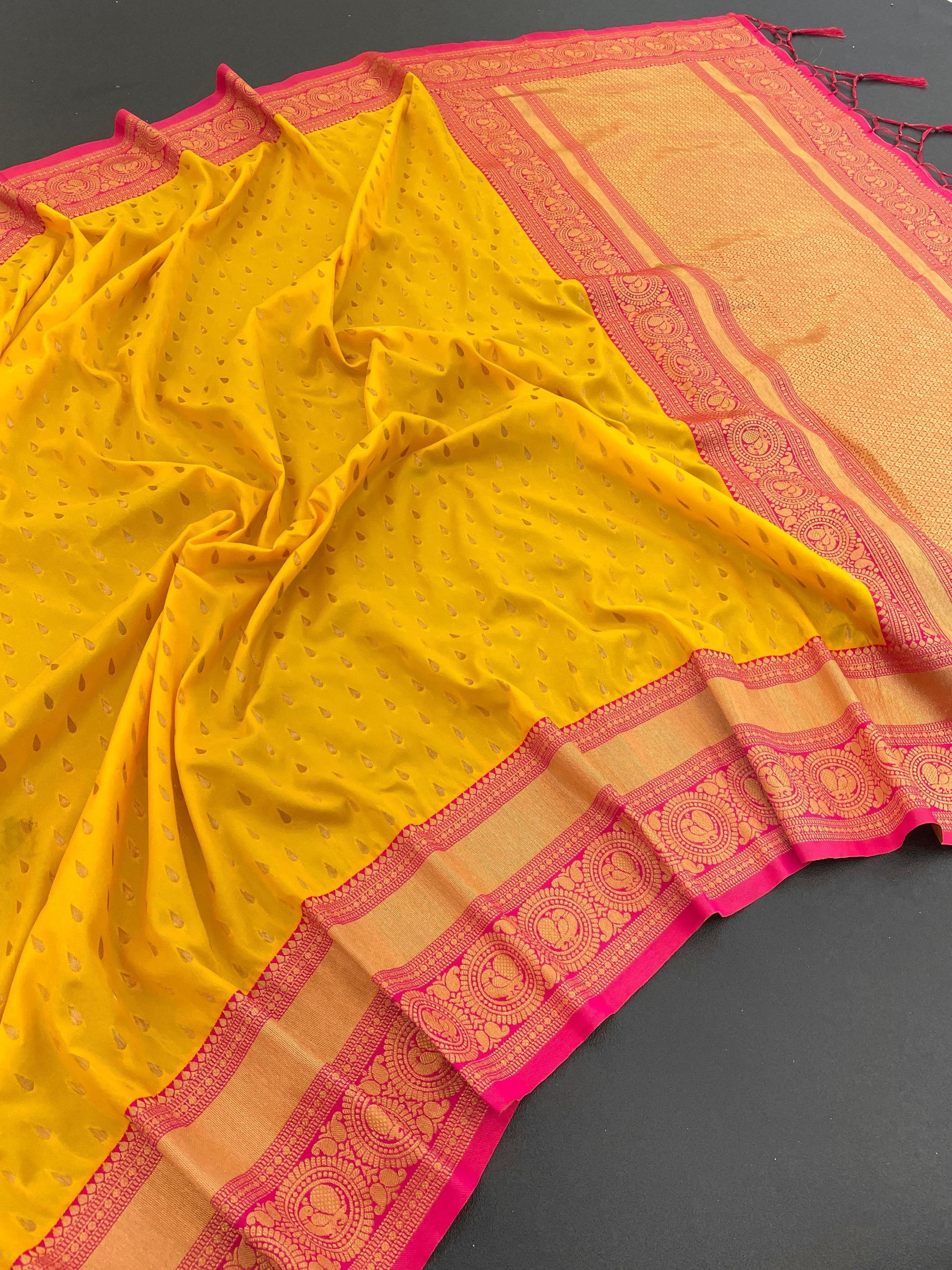 Handwoven Premium Paithani Saree with 1000 Butti & Contrast Pallu