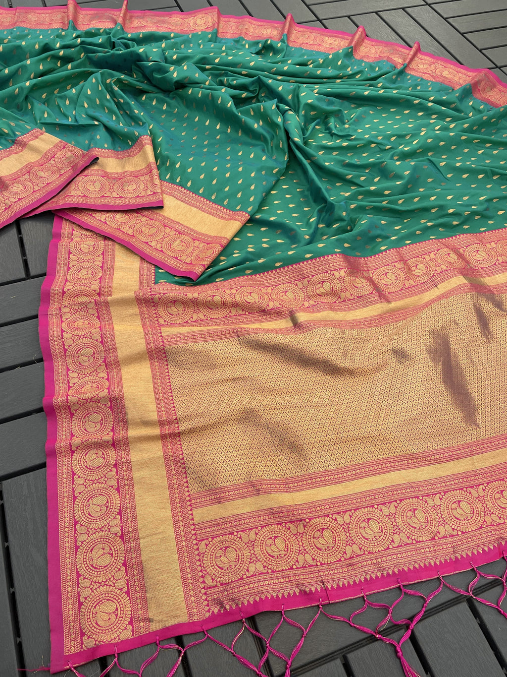 Handwoven Premium Paithani Saree with 1000 Butti & Contrast Pallu