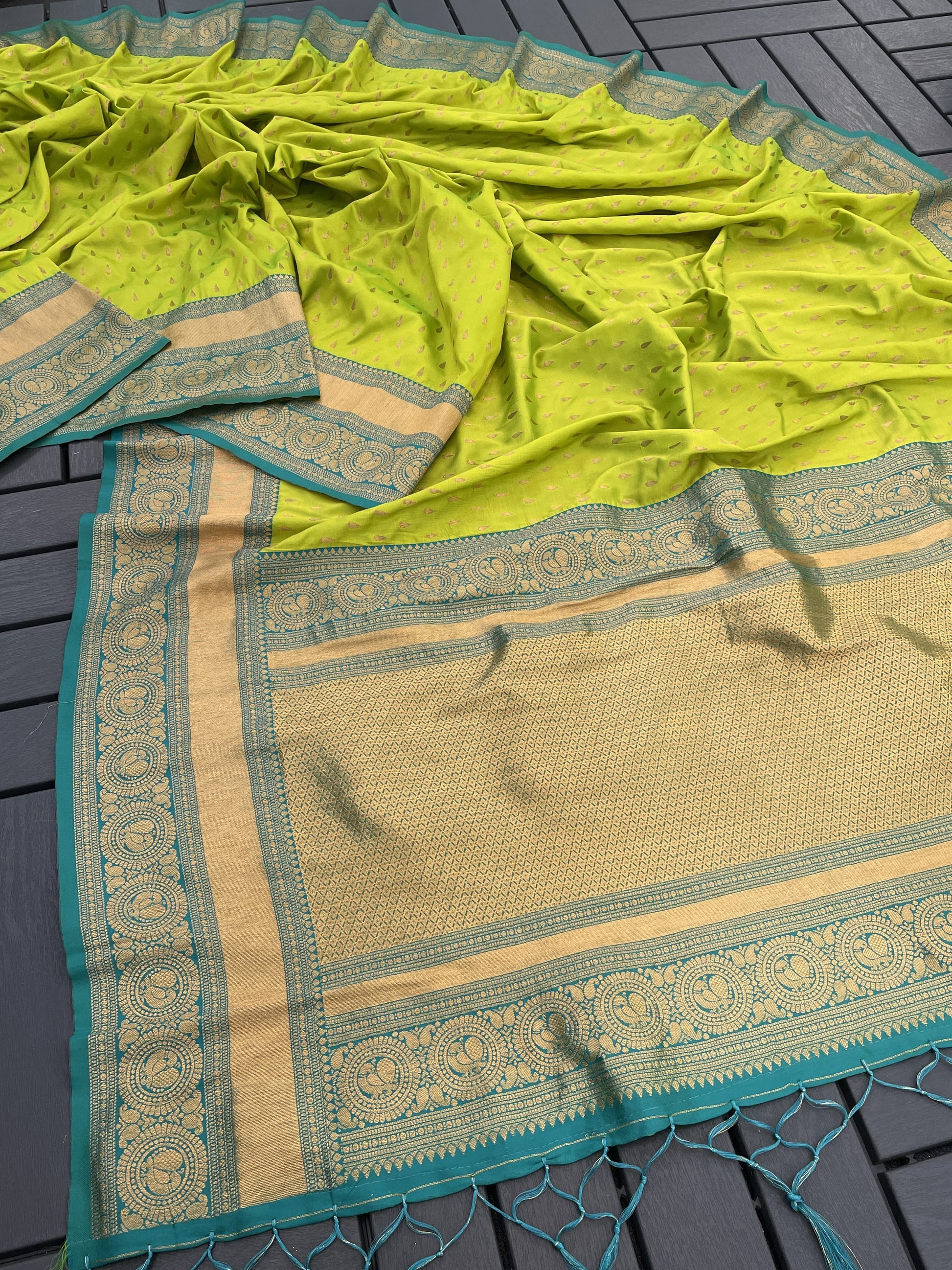 Handwoven Premium Paithani Saree with 1000 Butti & Contrast Pallu