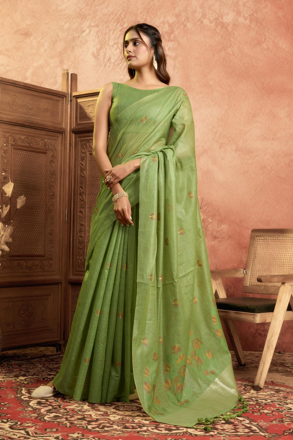 Pure Cotton Jamdani Saree with Zari Pallu Border & Matching Floral Weave Blouse