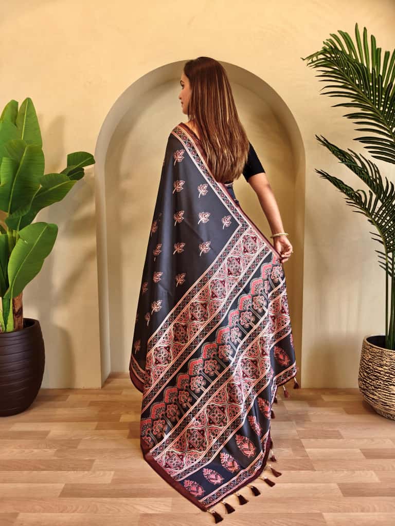 Swaraali Pure Dola Viscose Saree with Digital Print & Zari Patta Border