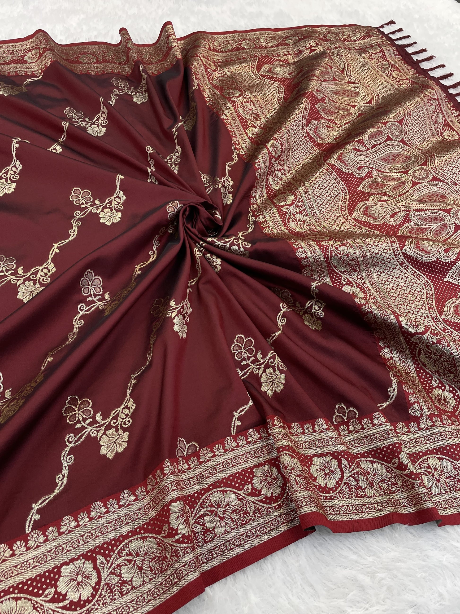 Banarasi Soft Silk Saree with Intricate Silver Zari Jaal & Regal Pallu