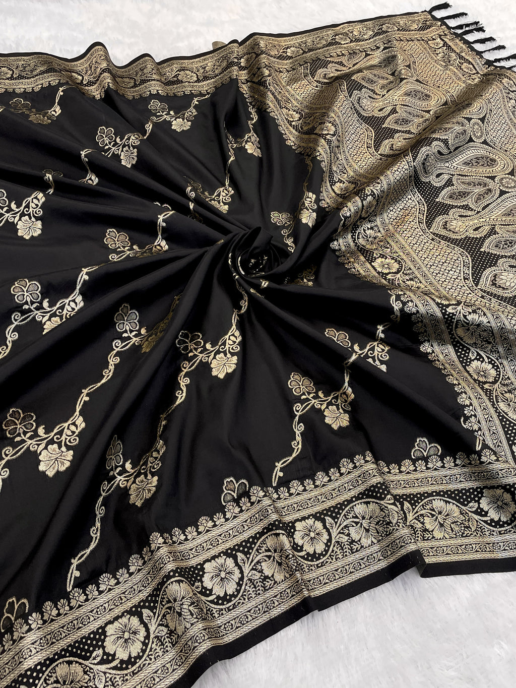 Banarasi Soft Silk Saree with Intricate Silver Zari Jaal & Regal Pallu
