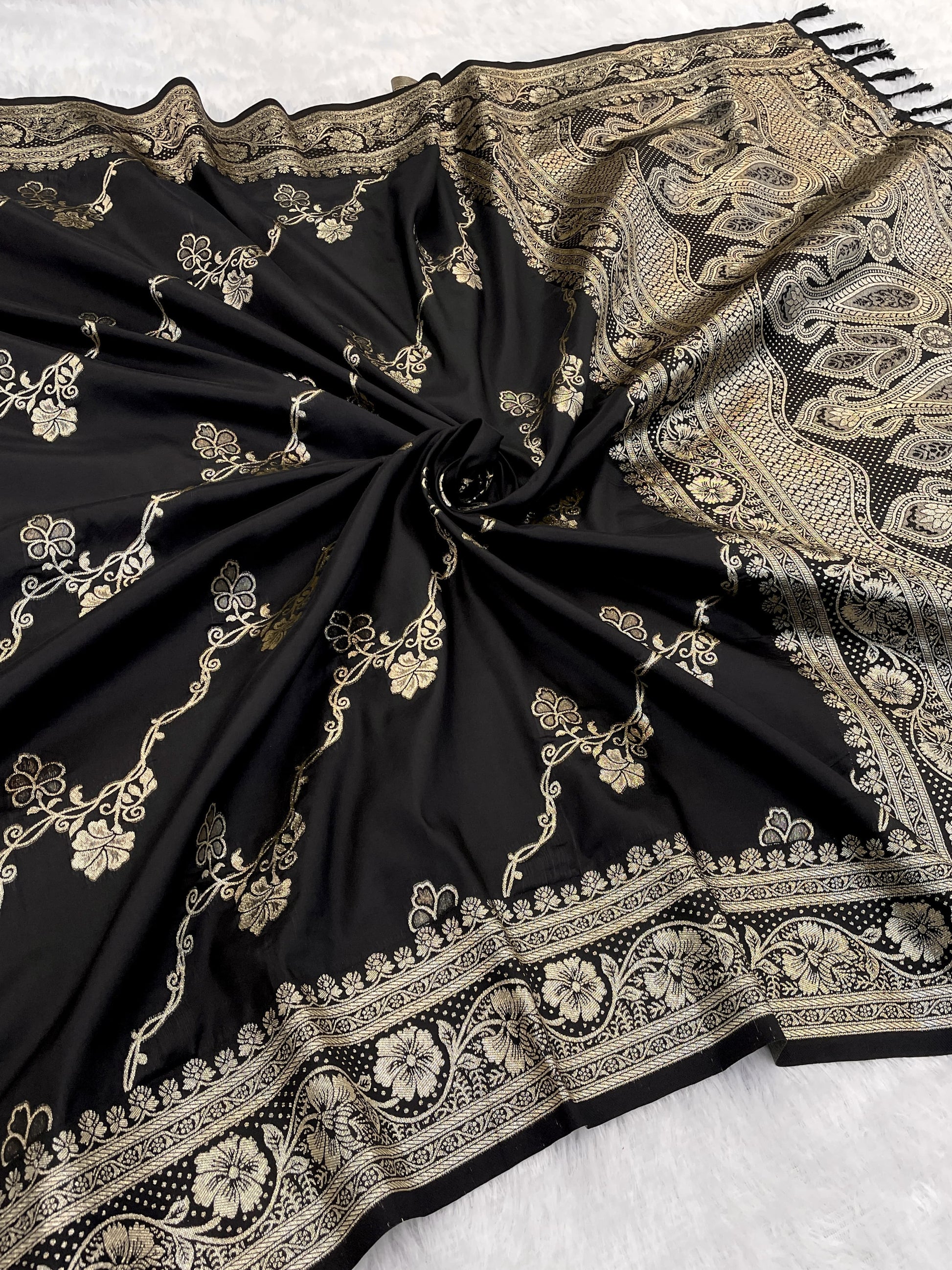 Banarasi Soft Silk Saree with Intricate Silver Zari Jaal & Regal Pallu